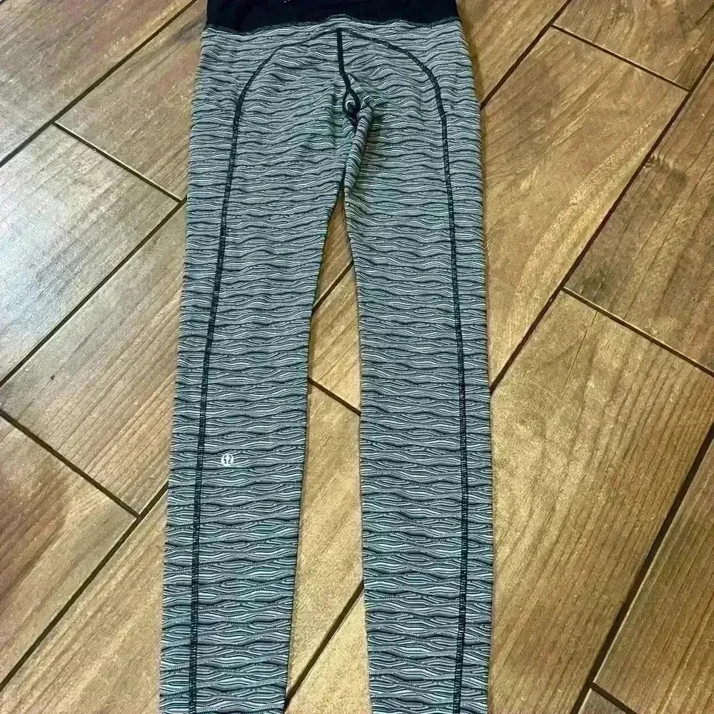 Lululemon Speed Tight II Textured Wave Black Silver size 6 - Picture 4 of 6